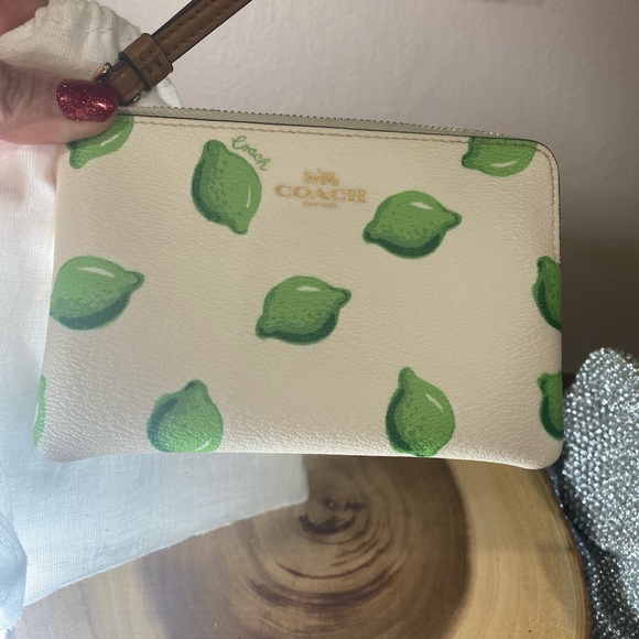 Coach wristlet limes